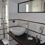 普雷西迪奥二世酒店 Oggiono